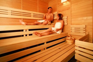 pareja en una sauna 