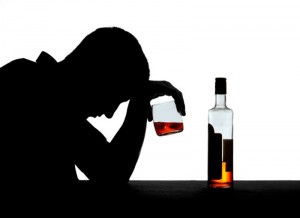 hombre bebiendo en entrada depresión en los hombres 