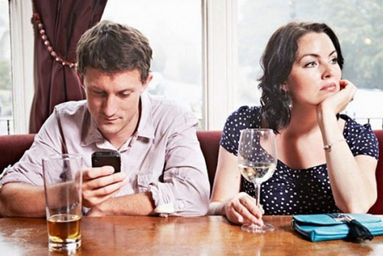 Phubbing, adicto a los dispositivos digitales