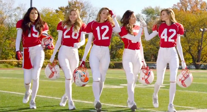 Los ángeles de Victoria's Secret en anuncio para la Super Bowl