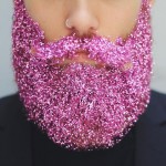 Hombres-barbas-purpurina-nueva-tendencia-vacaciones-07