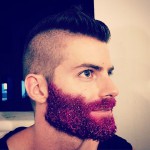 Hombres-barbas-purpurina-nueva-tendencia-vacaciones-10