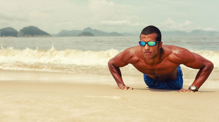 hombre en la playa