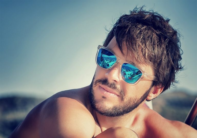 hombre en la playa
