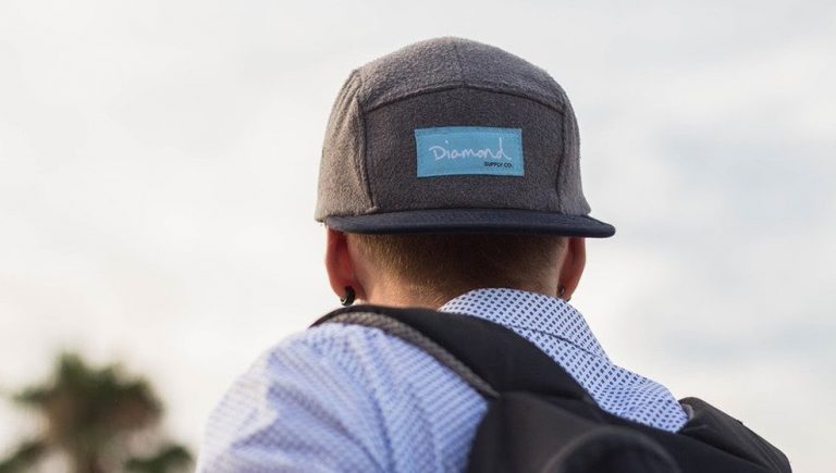 Se llevan las Gorras con Logo